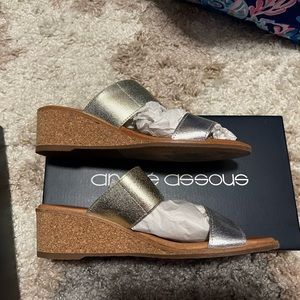 Andre Assous Gwenn size 6 Wedge sandal